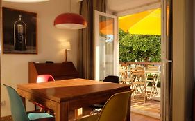 Central 2 Bedroom Apt W/Garden And Pantheon Views